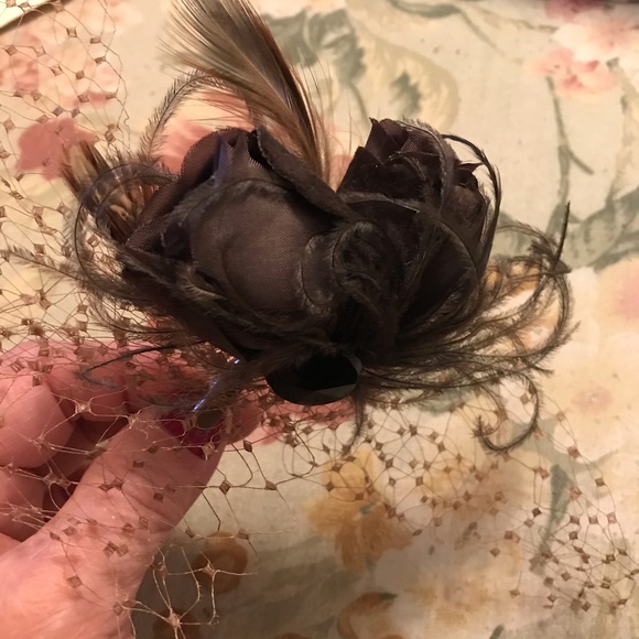 Brown hair pin with mesh - Picture 3 of 4